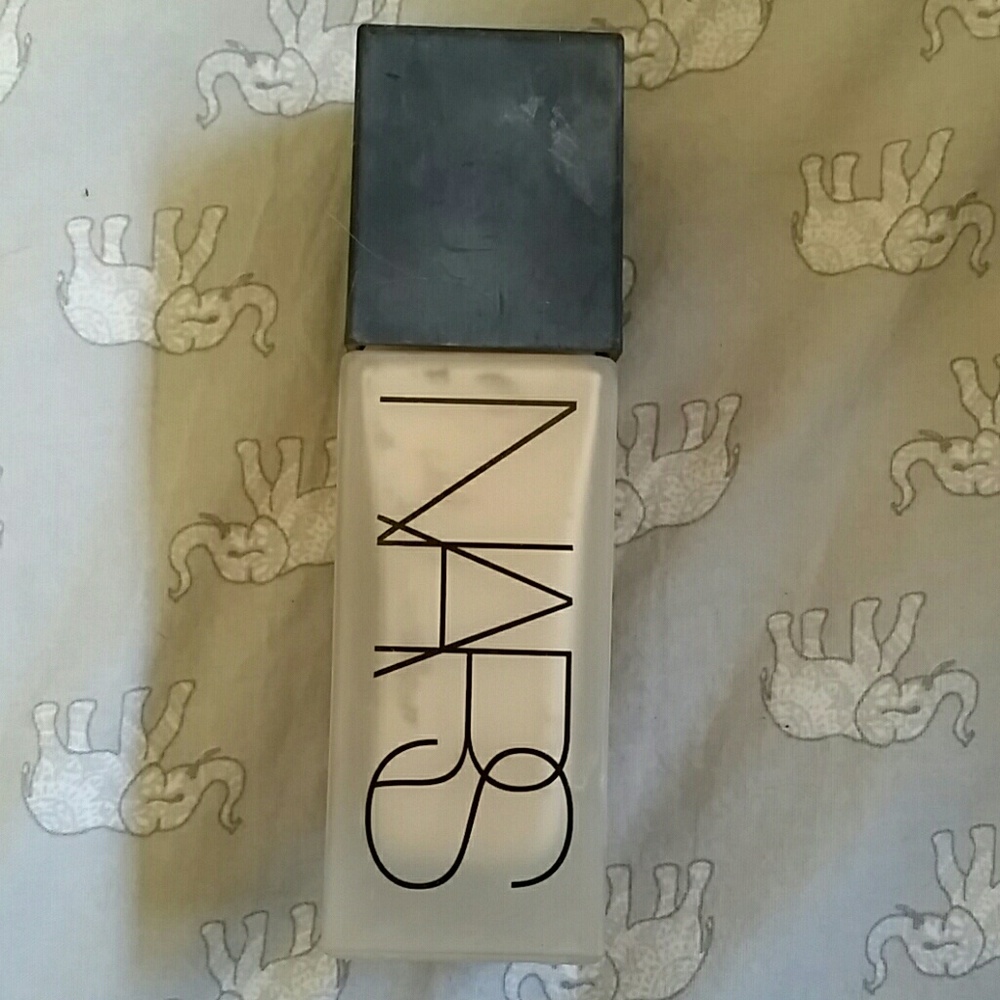 💋Nars Luminous Foundation💋